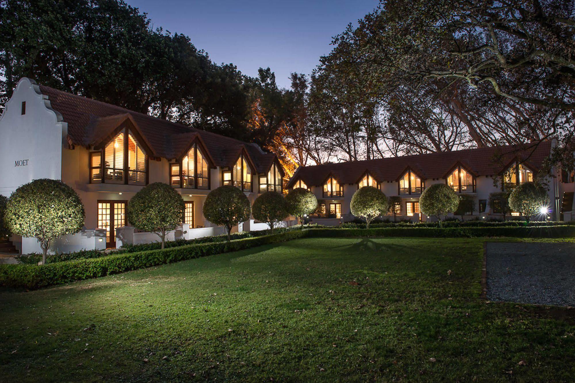 ริเวอร์ เมดโดว์ แมเนอร์ Hotel เซนทูเรียน ภายนอก รูปภาพ
